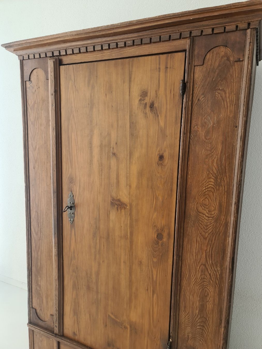 Schränke: Antiker Schrank – Gebraucht aus Uster von Cruleye 8