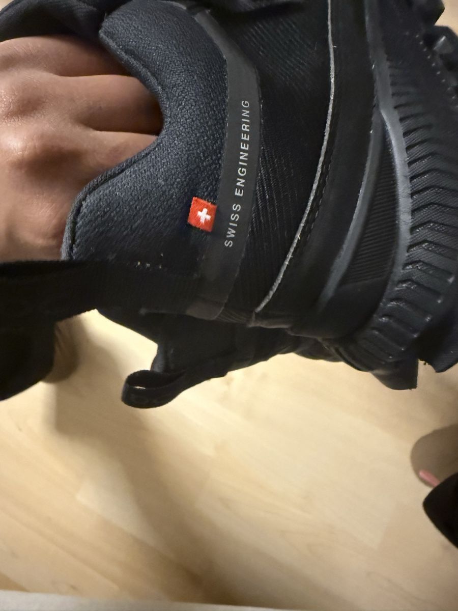 Scarpe da donna: On Cloudrock wasserfeste Hiking Boots schwarz – Nuovo (secondo la descrizione) da Oberurnen venduto da Thanuja_11 4