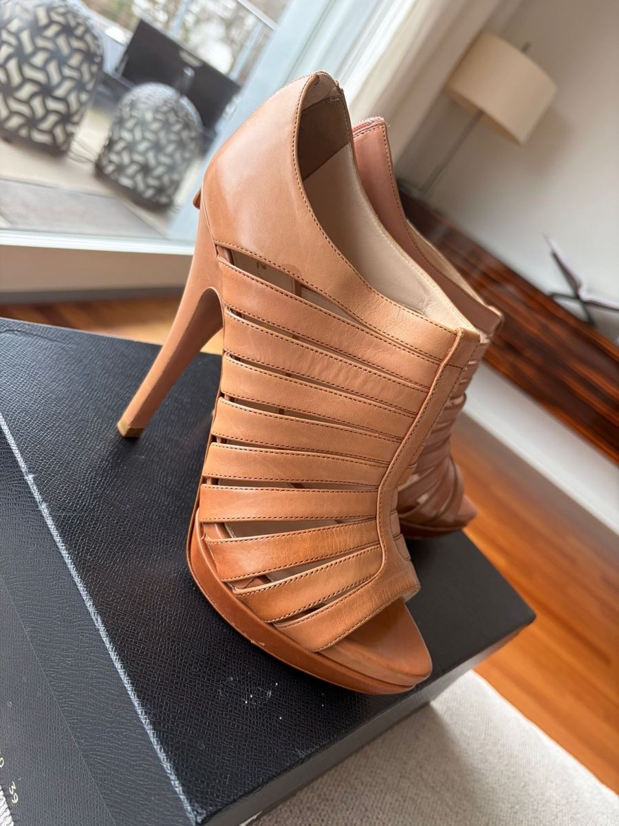 Prada Damenschuhe: Prada Schuhe - neuwertig – Neu (gemäss Beschreibung) aus st. gallen von everythingyouwishfor 2