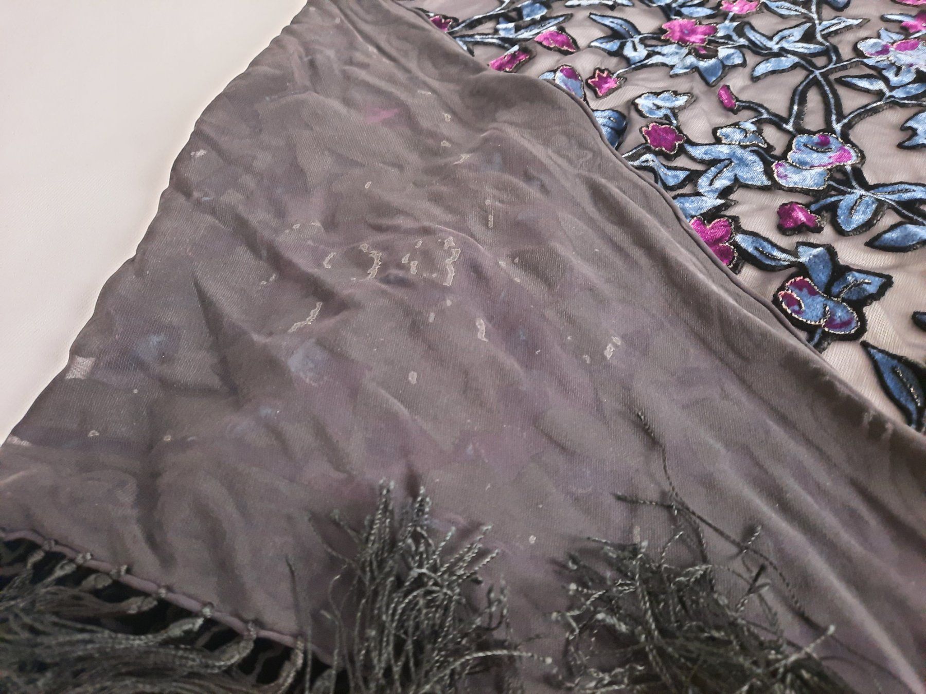 Foulard & Sciarpe: Seidensamt Schal mit Fransen – Usato da Beinwil am See venduto da Restwert_Beinwil 7