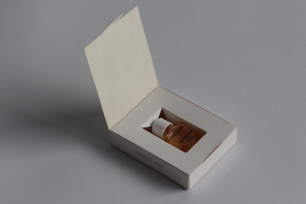 Guerlain Profumi & Eau de Toilette: GUERLAIN Flacon miniature Chamade – Usato da Vandoeuvres venduto da Dom-Tom 2