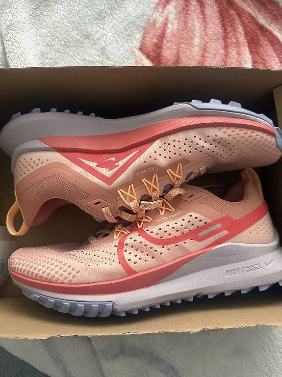 Scarpe da donna: Nike Schuhe – Usato da Niederlenz venduto da Anita0113