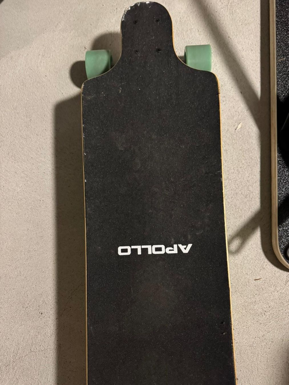 Skateboards: Apollo longboard, schwarz, zwei mal benutzt – Usato da Boll venduto da mar_r88n