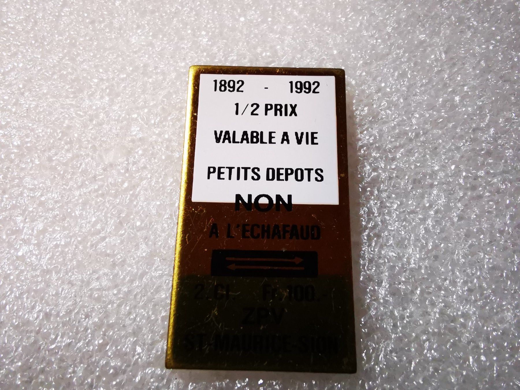 Placchette & Badge: Ansteckpin 6: 1/2 Prix – Usato da Oppligen venduto da Pin-Fall-Shop