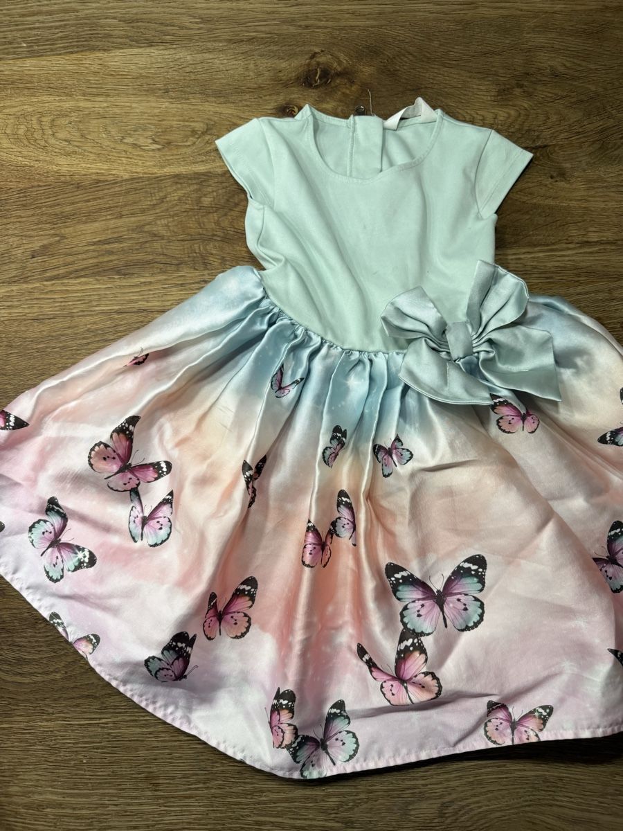 Lotti & Set di vestiti: 3 Festliche Kleider 104 – Usato da Bertschikon Gossau venduto da S.Tenini 1