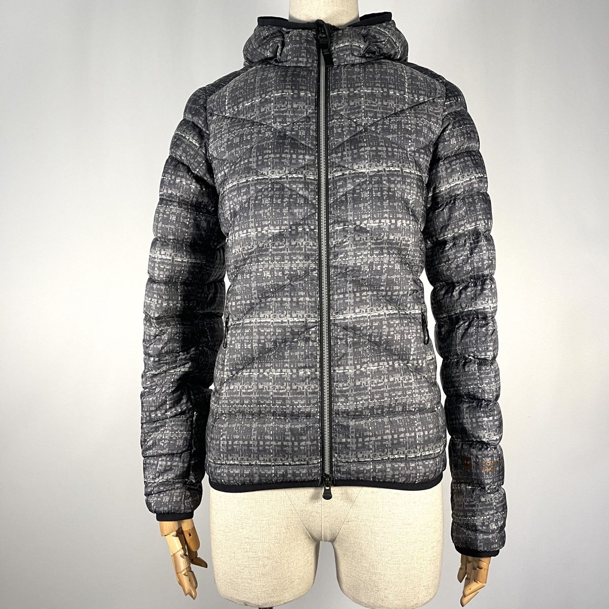 Mountain Force Giacche: MOUNTAIN FORCE Down Jacket – Nuovo (secondo la descrizione) da Emmen venduto da Avviivva_Com2023 1