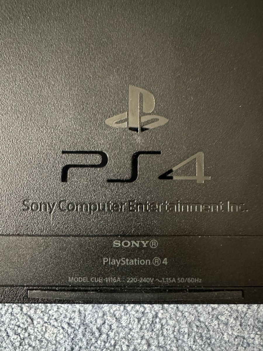Sony Console: PS4 mit 2 Kontrollern und 8 Spielen – Usato da Wildegg venduto da loi_2nmj 2