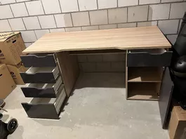 Schreibtisch