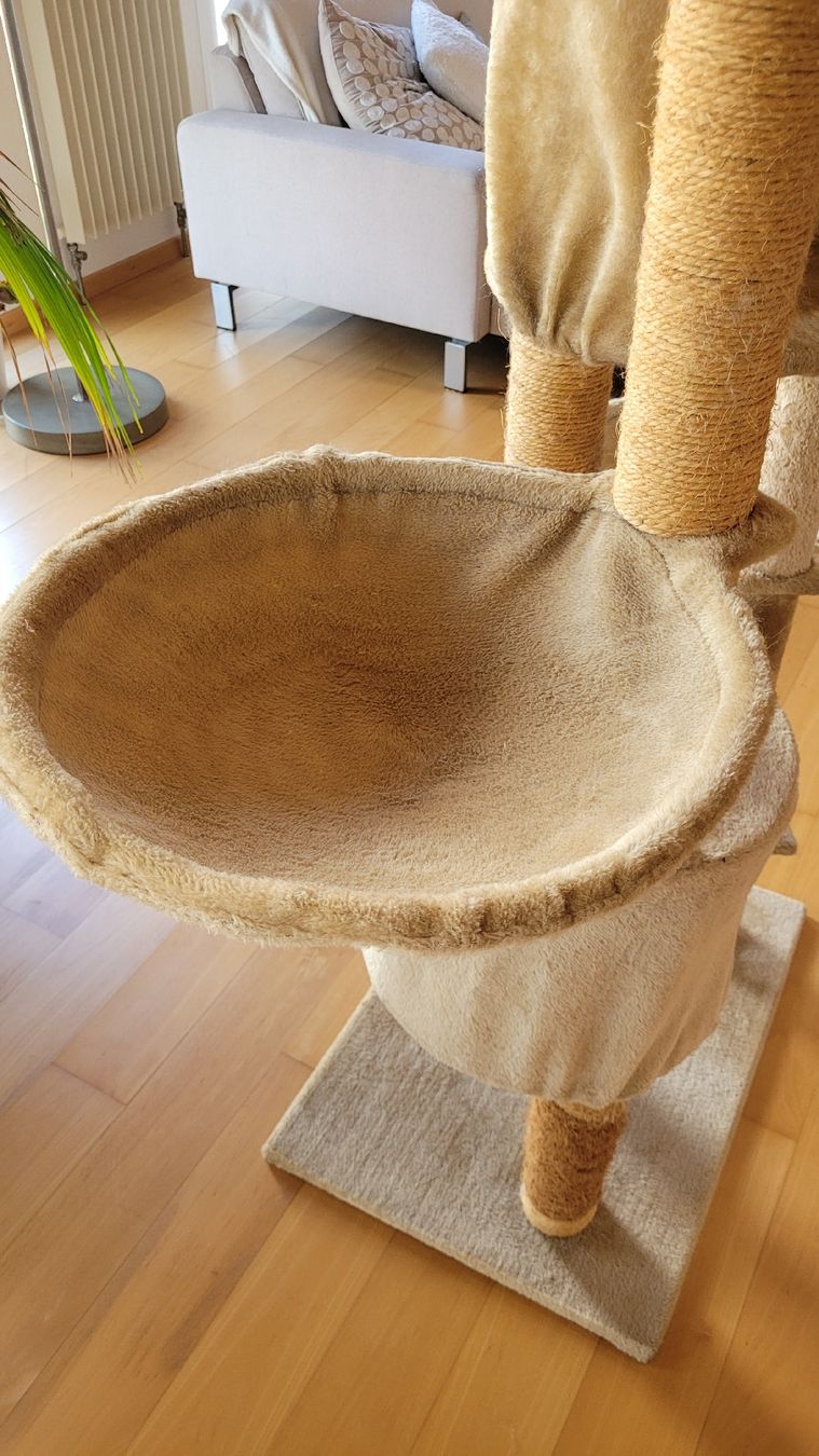 Katzenbaum - Kratzbaum: Grosser Kratzbaum, Beige, Top Zustand! – Gebraucht aus Wangen an der Aare von Manumech 3