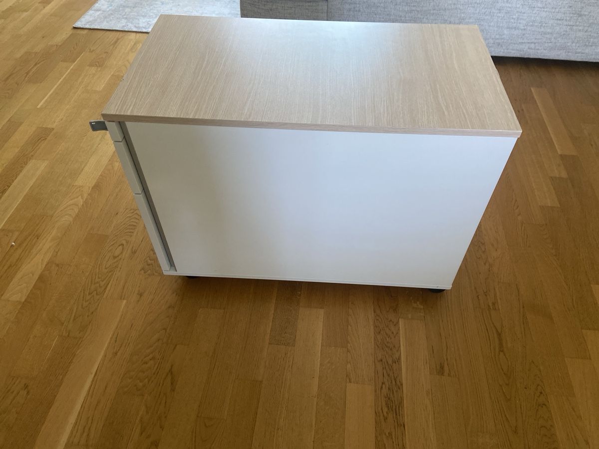 Korpus: Rollcontainer mit 3 Schubladen, Holzakzent, Weiss – Gebraucht aus Adliswil von flo_r2rb 3