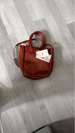 H&M Handtasche in Bordeauxrot, Neu mit Etikett, Vegan
