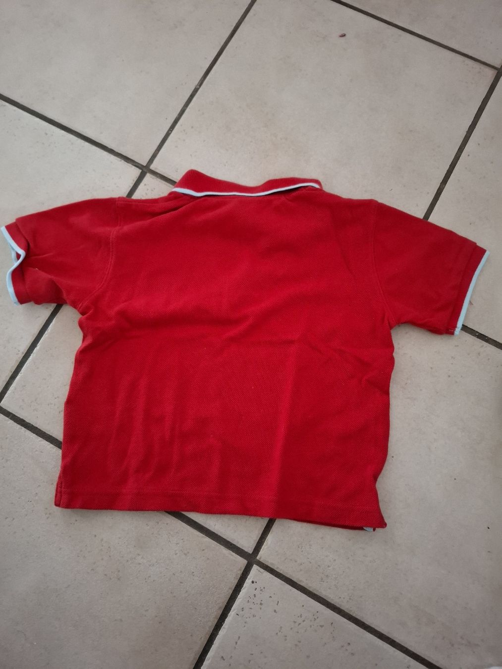 Petit Bateau Hemden, T-Shirts & Polos: Polo rouge garçon 9/12 mois – Gebraucht aus Les bois von Steph-tigrou 2