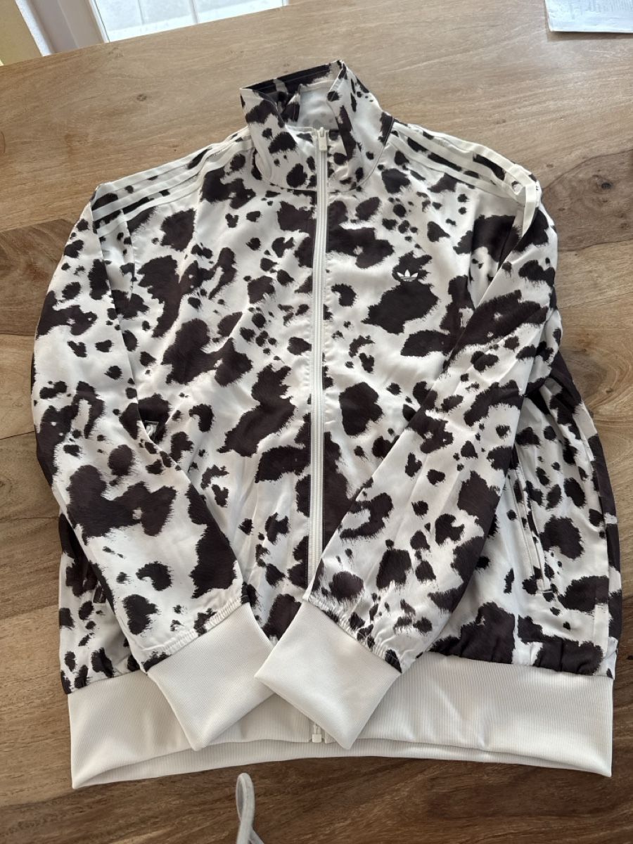 Adidas Vestes: Adidas Trainingsjacke Kuhmuster Grösse  S – Neuf (Voir description) à Gibswil par spongii 1