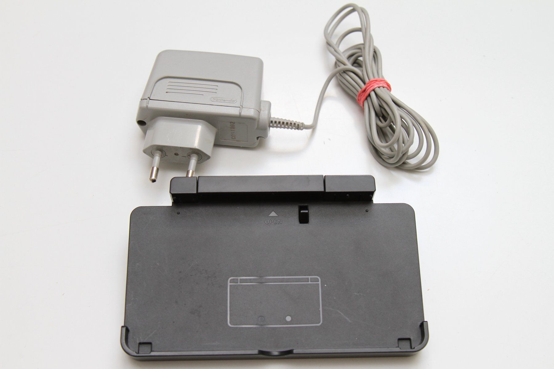 Nintendo Console: Nintendo 3DS mit Spielen – Usato da Basel venduto da camelot99 4