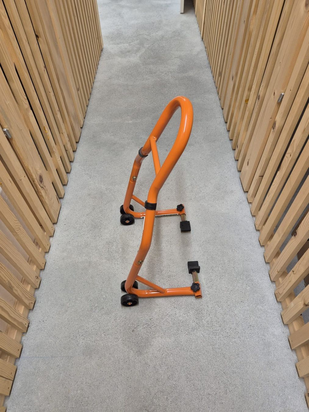 Stander: Montageständer Bike hinten – Usato da Sursee venduto da wmbcar