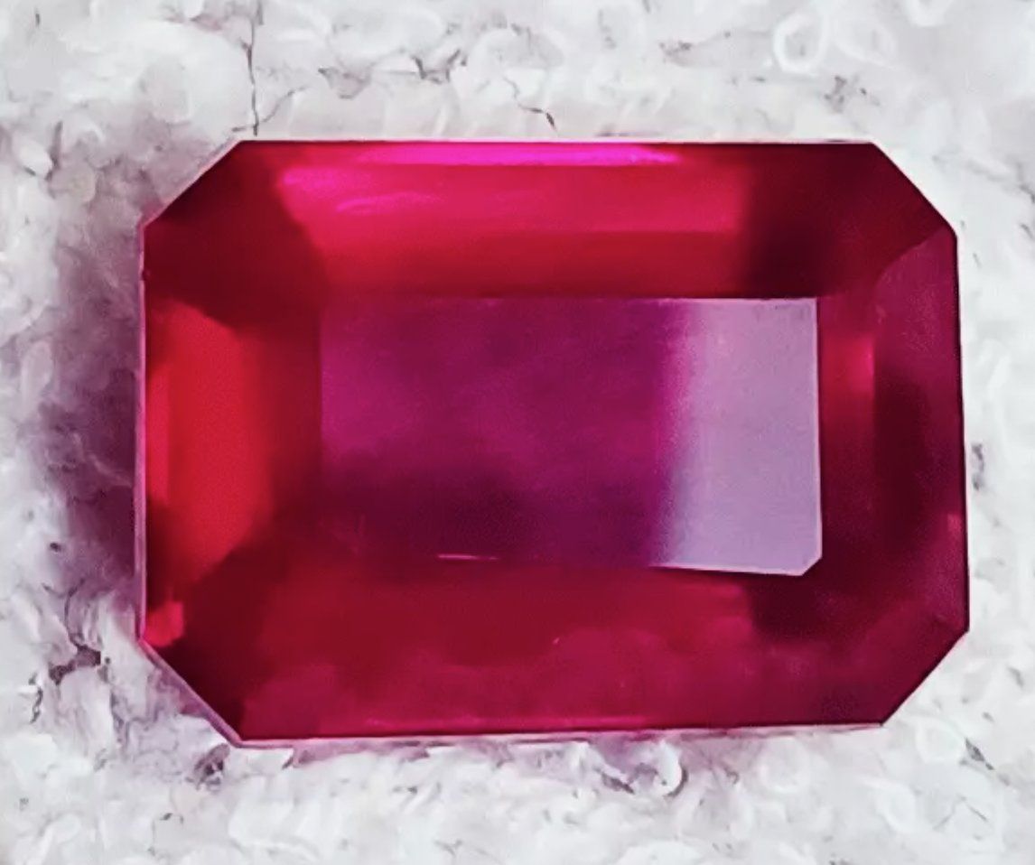 Pietre preziose: 8.10 Ct Loose Gemstone Certified – Nuovo e nell'imballaggio originale da Genève venduto da AWWA 1