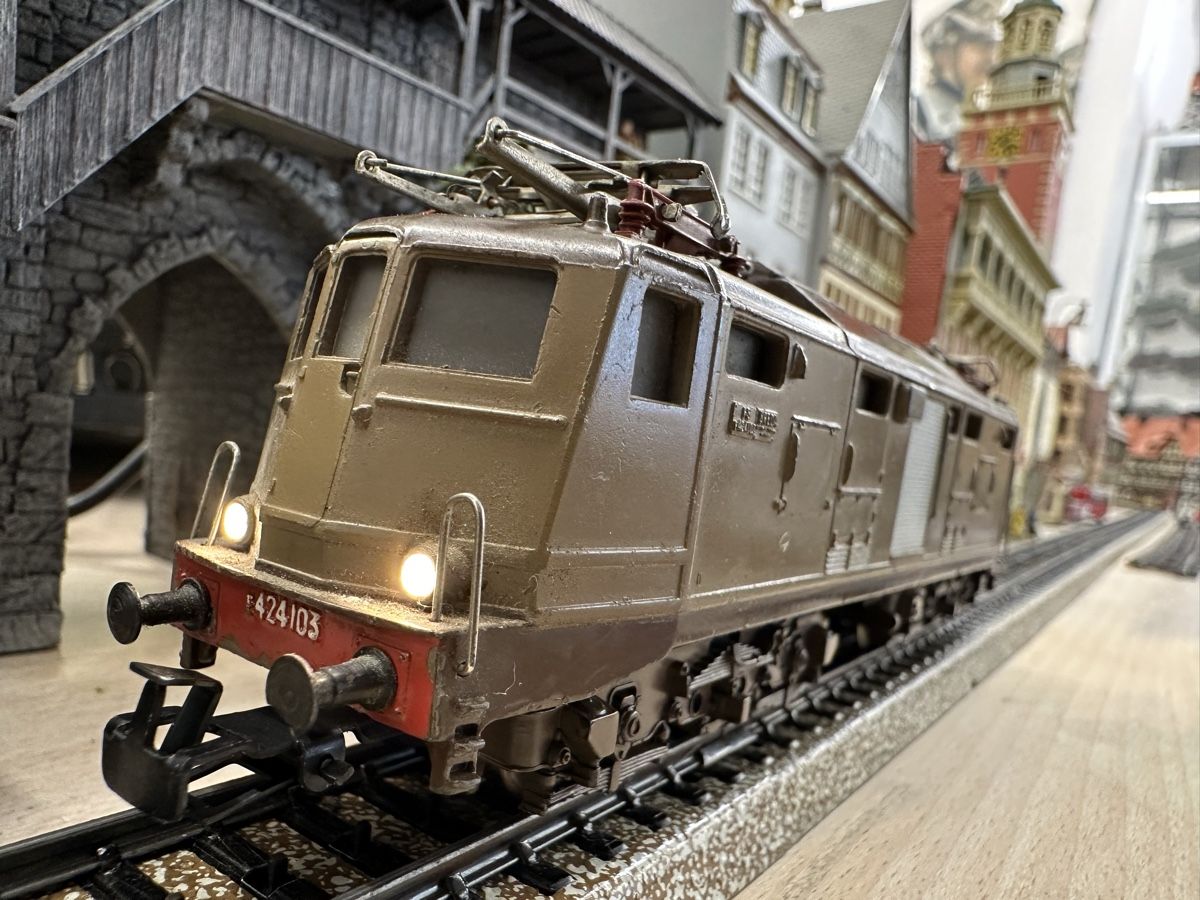 Märklin Modelleisenbahnen: Märklin 3035 FS BR 424 Breda – Gebraucht aus Lupsingen von New-Haven