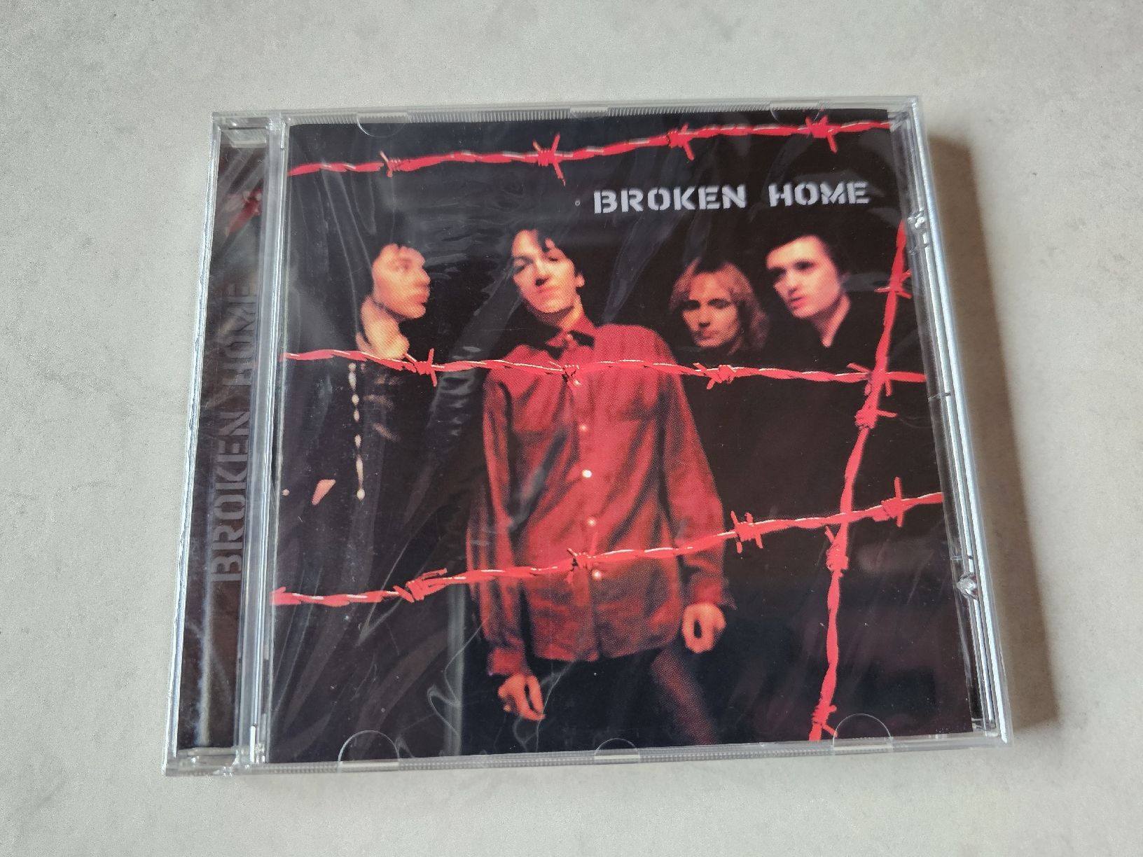 CD: Broken Home  -  Broken Home  /  Fabrikneu – Nuovo e nell'imballaggio originale da Schneisingen venduto da backstore24