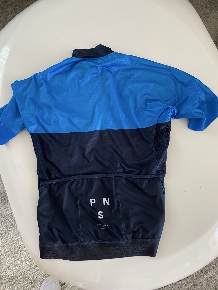 Pas Normal Studios Leibchen & Hosen: PNS Pas Normal Studios Solitude Radtrikot, Grösse M, – Gebraucht aus Appenzell von ruko01 1