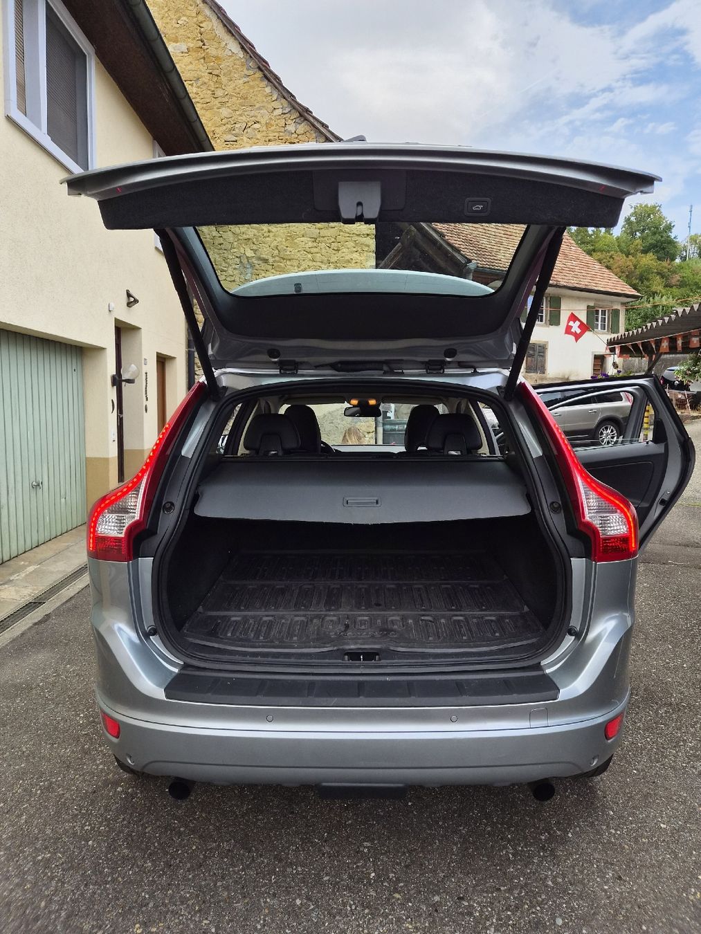 Carrozzine: Volvo XC60 T5 – Usato da Seewen SO venduto da supersnuper 8