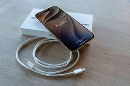 iPhone Air Light Gold 256GB, top Zustand, OVP, 1J Garantie