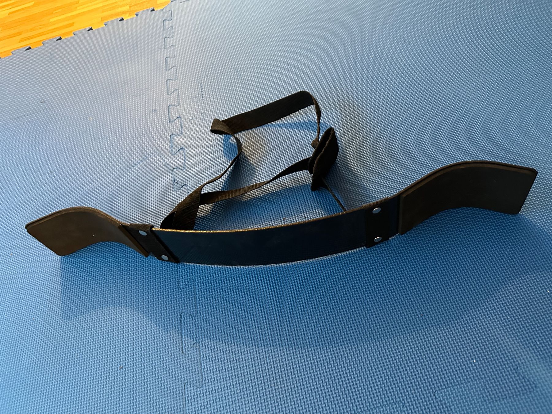 Hometrainer: Biceps Support (Arm Blaster) – Neu (gemäss Beschreibung) aus Zürich von tom_5y96