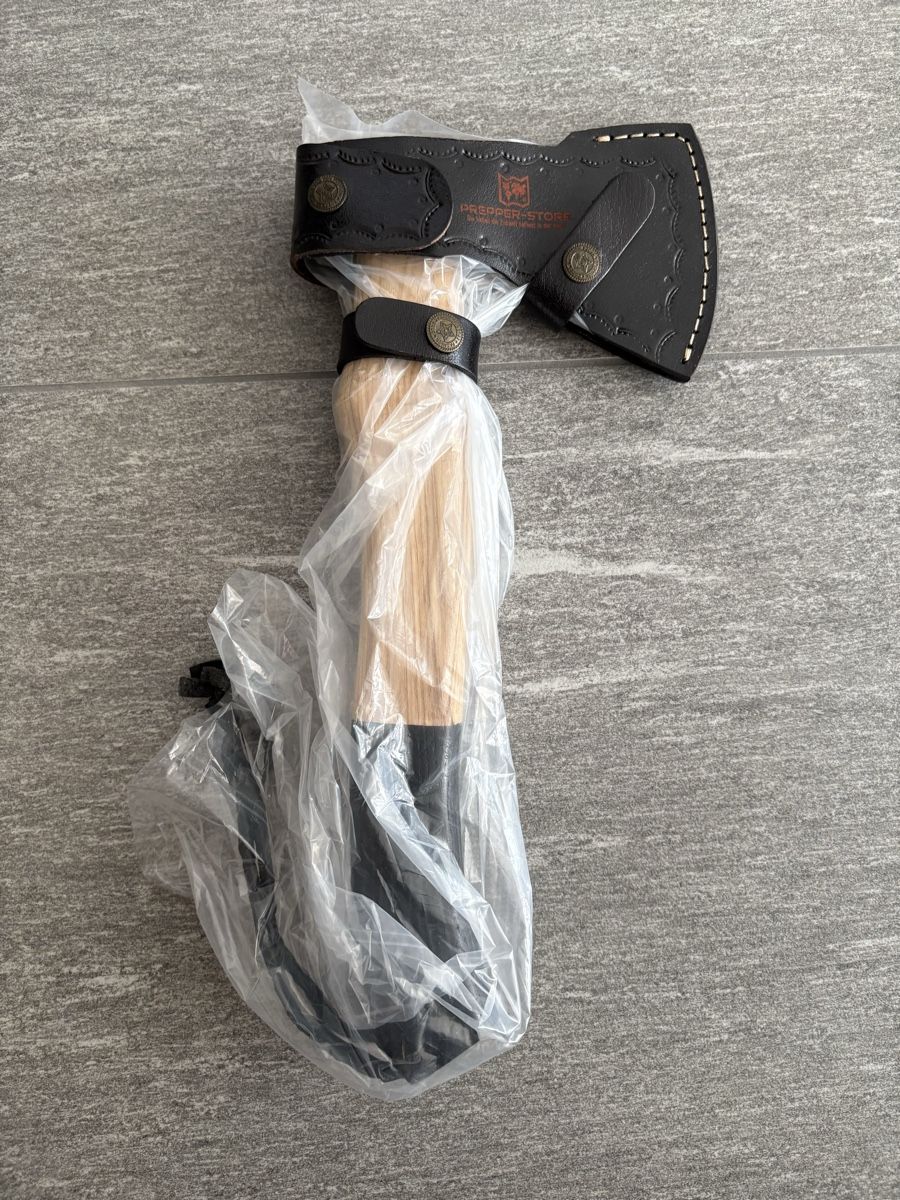 Swiss Tutti gli attrezzi: Beil mit Lederscheide PREPPER-STORE neu&OVP – Nuovo e nell'imballaggio originale da Freienbach venduto da SwissTopDeals 1