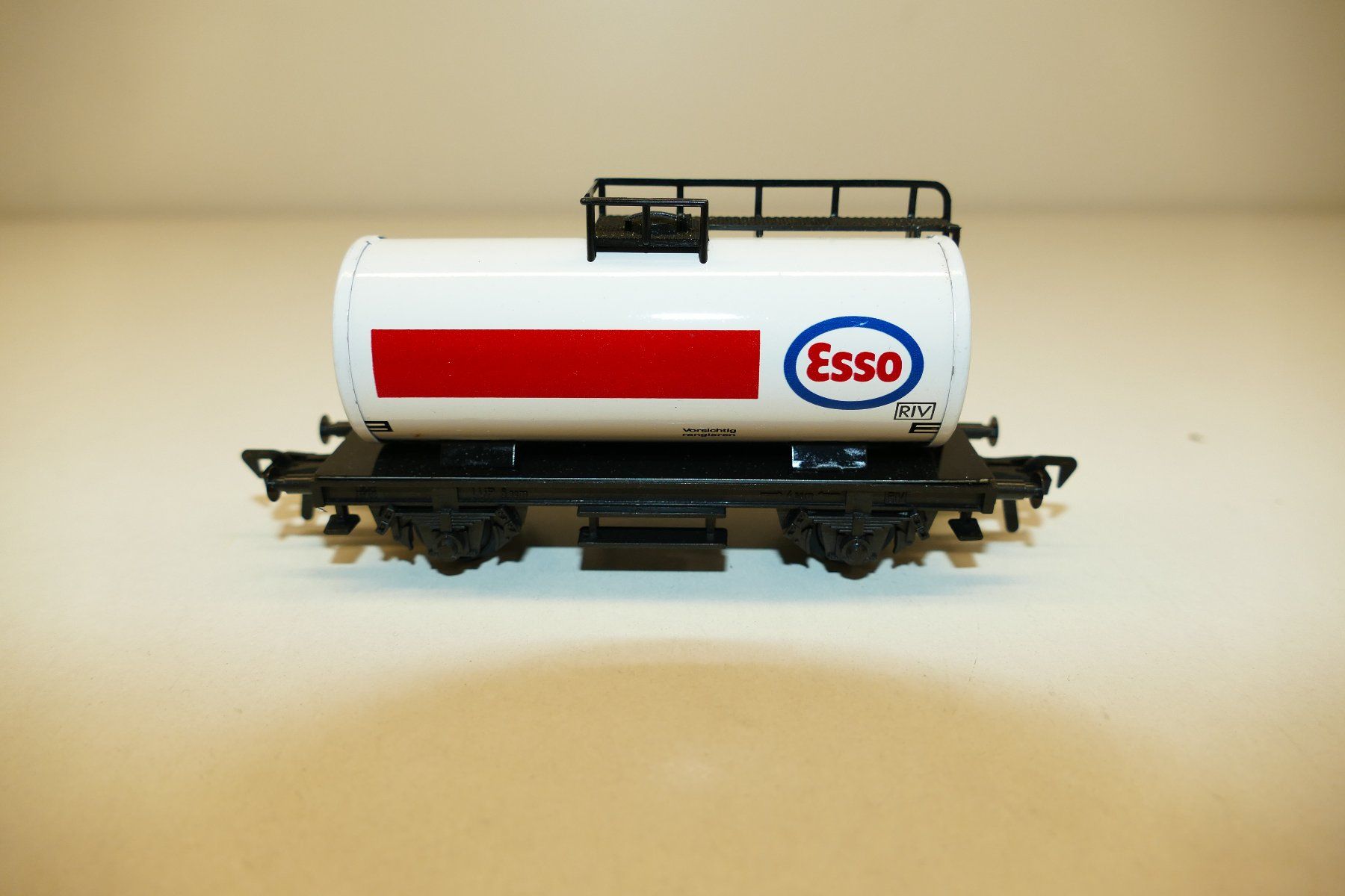 Fleischmann Modellini di ferrovie: Fleischmann H0: DB Kesselwagen Esso – Nuovo (secondo la descrizione) da Niederhasli venduto da rail-duerst 1