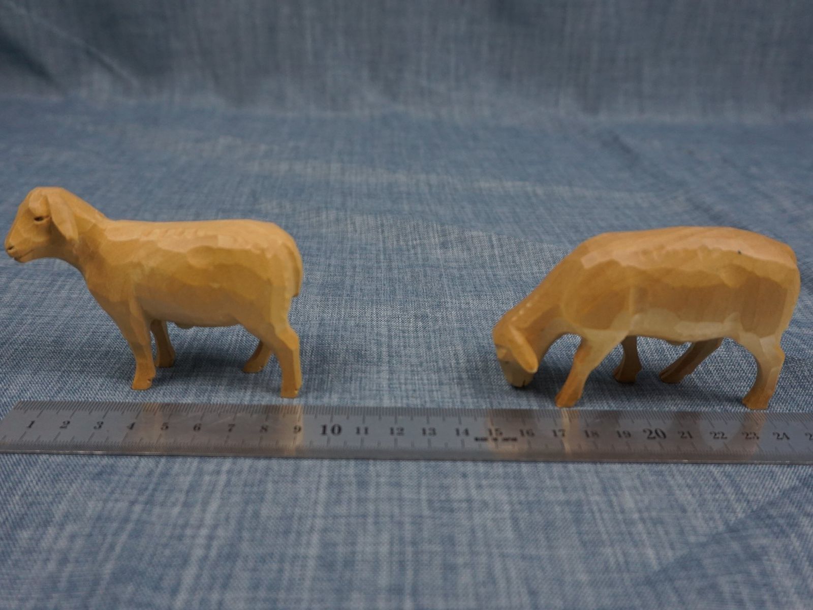 Statuette: Holzfiguren Schafe Set 5-teilig – Nuovo (secondo la descrizione) da Diessbach b. Büren venduto da Crocharry 4