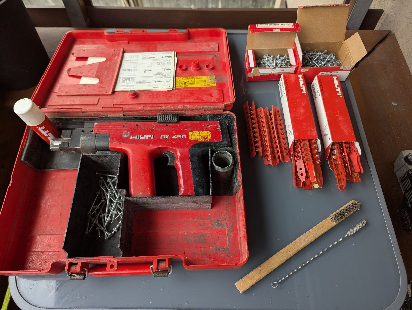 Hilti Tutti gli attrezzi: Hilti Bolzensetzgerät DX 450 – Usato da Brienz BE venduto da bar_xf2d