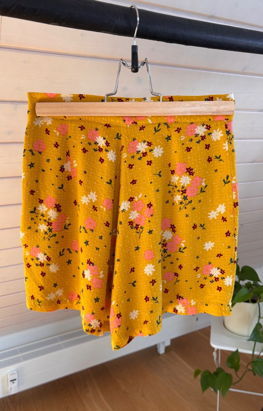 Pantaloni: Des Petits Hauts floral summer shorts, waist: 66-67 cm – Nuovo (secondo la descrizione) da Kilchberg ZH venduto da ben_pc68 4