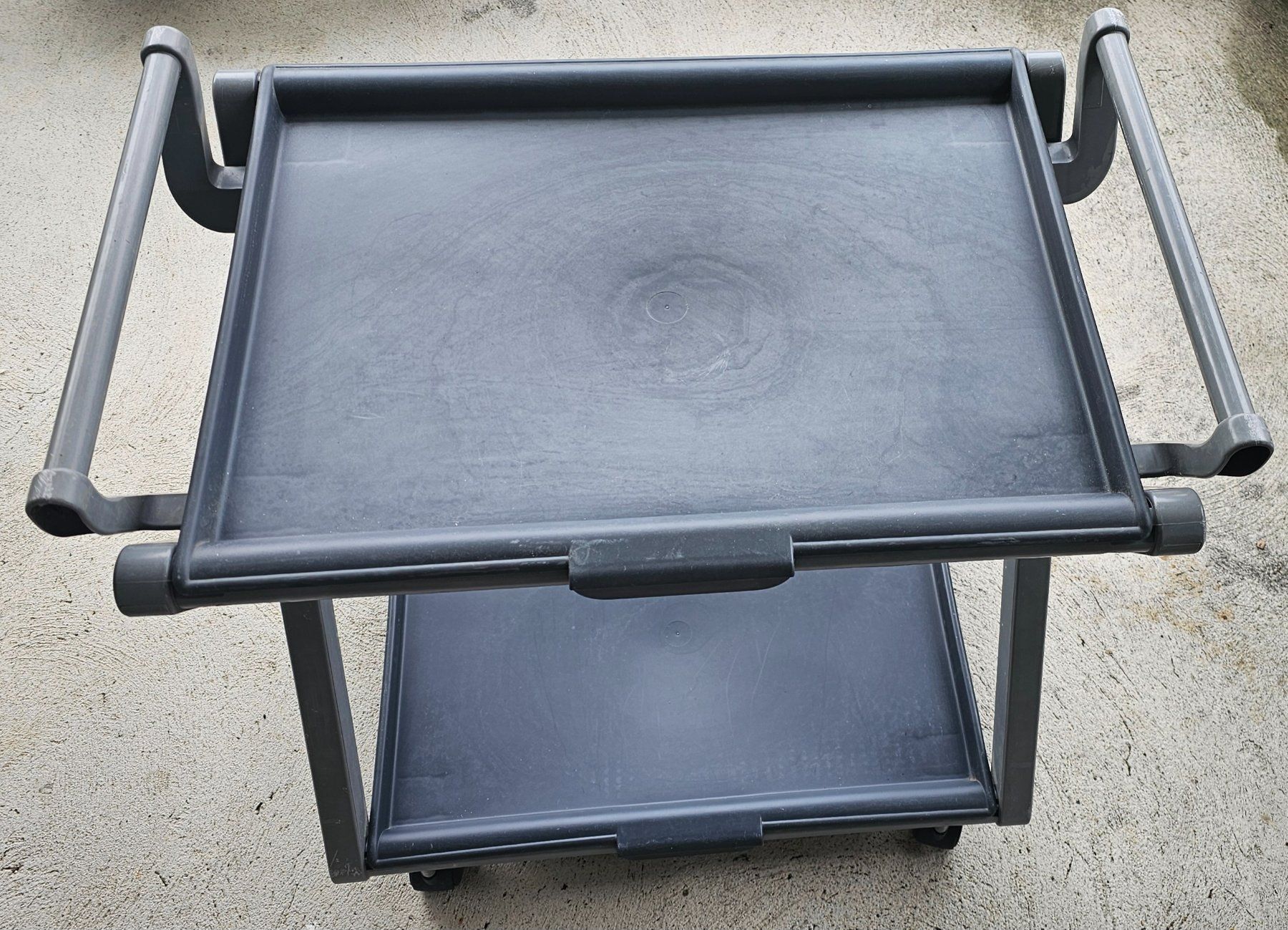Regale: Chariot de service pliable sur roulettes – Gebraucht aus Court von Jovi2