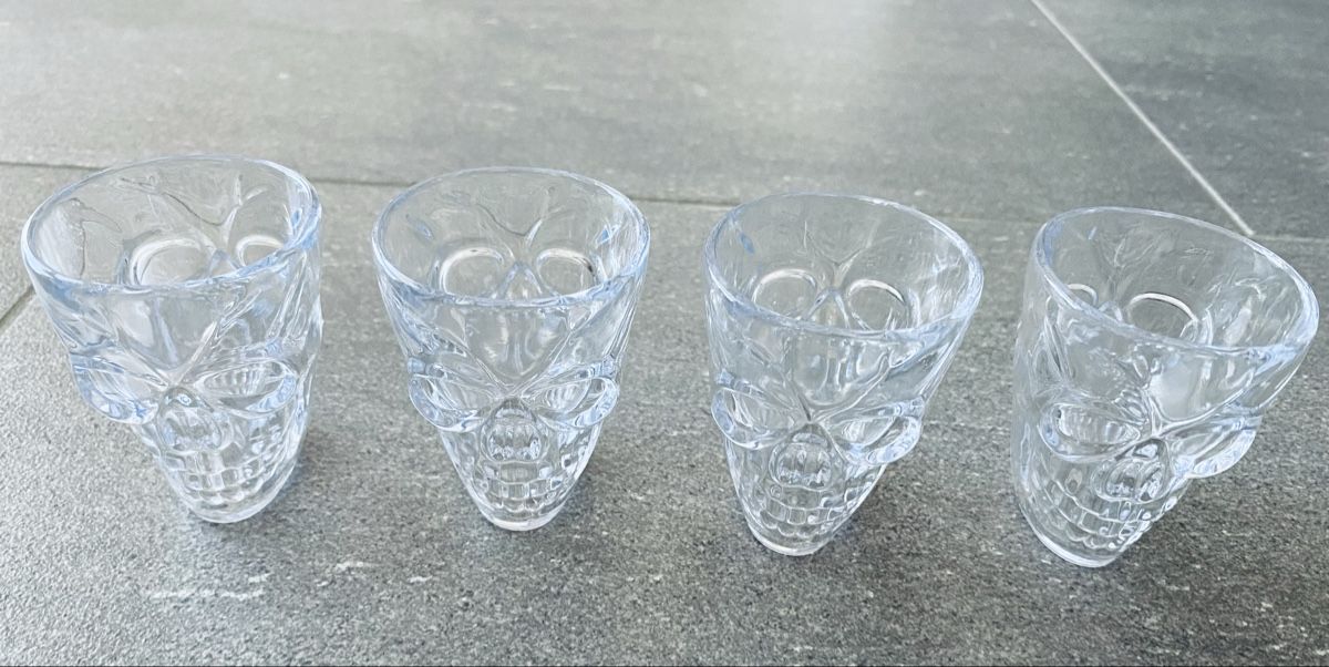 Behälter & Ähnliches: 4 STÜCK SCHNAPPSBECHER TOTENKOPF – Neu (gemäss Beschreibung) aus Malters von Kuettel1 1
