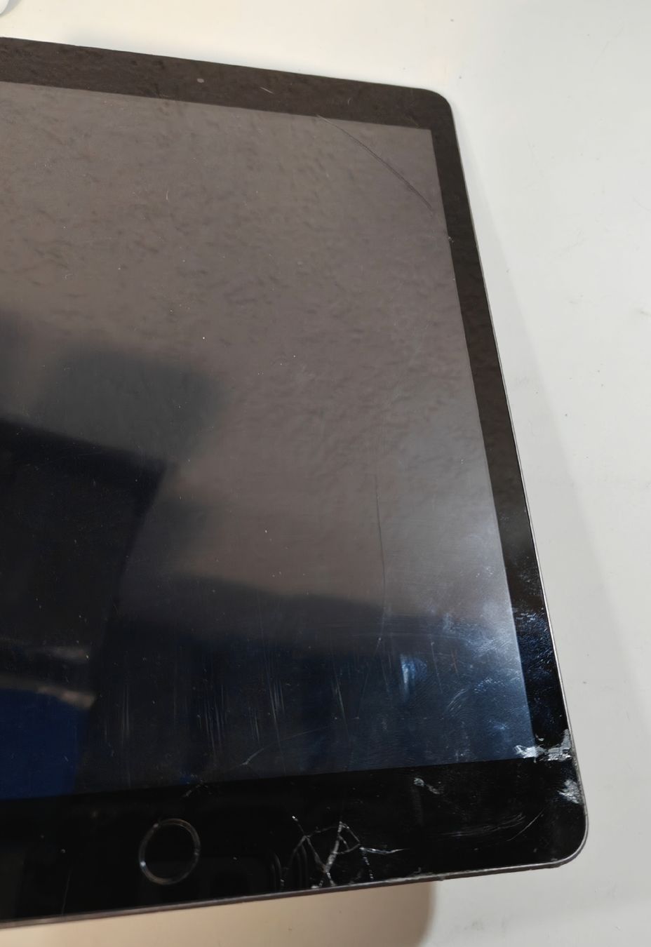 Apple Tablet PC: iPad 7. Generation  – Defekt aus Ehrendingen von Rocky985 3
