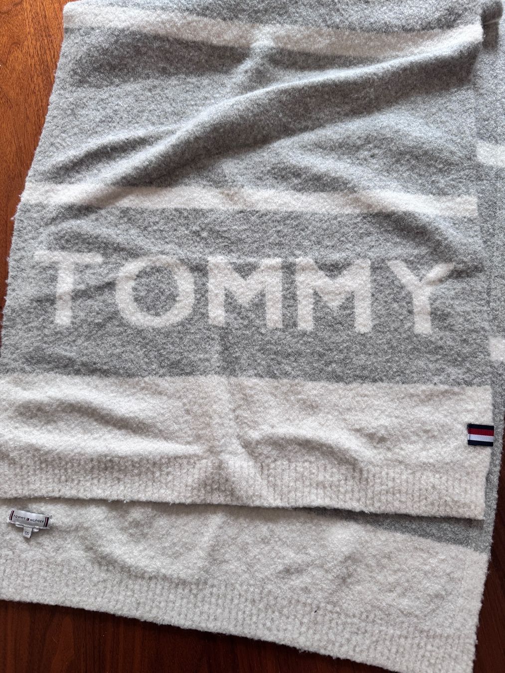 Tommy Hilfiger Foulard & Sciarpe: Schal hellgrau/weiss Tommy Hilfiger – Usato da Bertschikon Gossau venduto da chanty_7 1