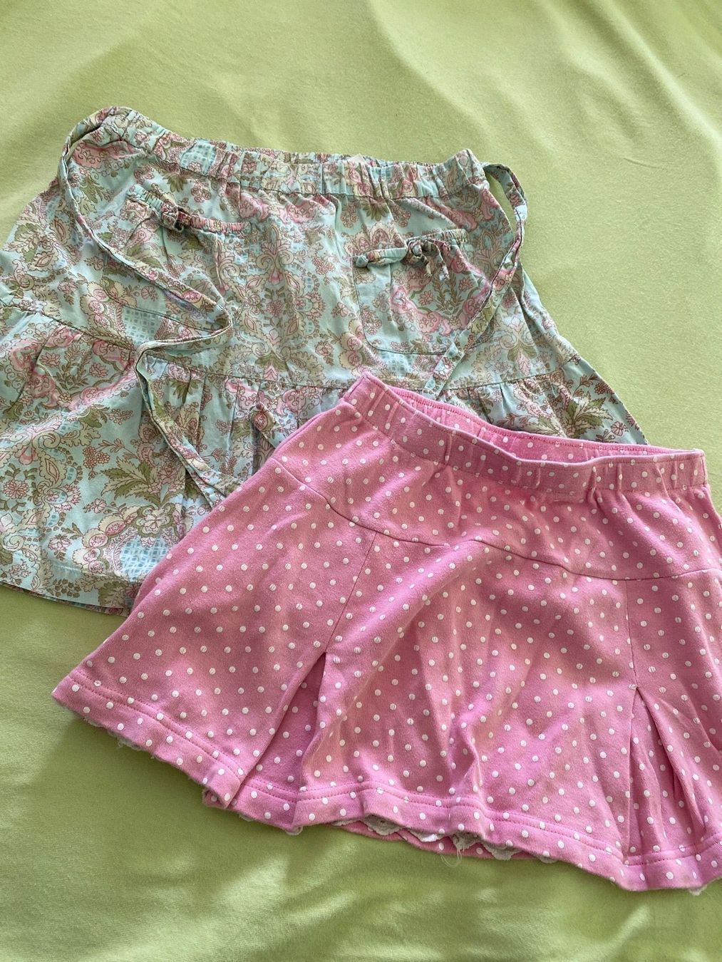 Robes et jupes: 2 Jupes, Gr 128 – D'occasion à Krauchthal par Kiddy32