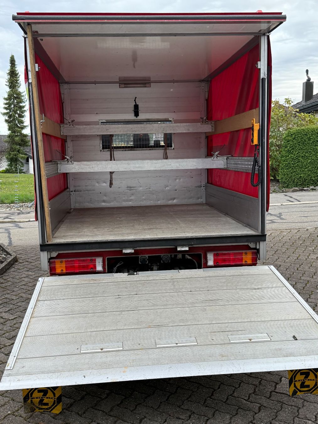 Mercedes-Benz Veicoli commerciali: Mercedes-Benz 310 D mit Hebebühne – Usato da Schönenberg ZH venduto da froggi1 9