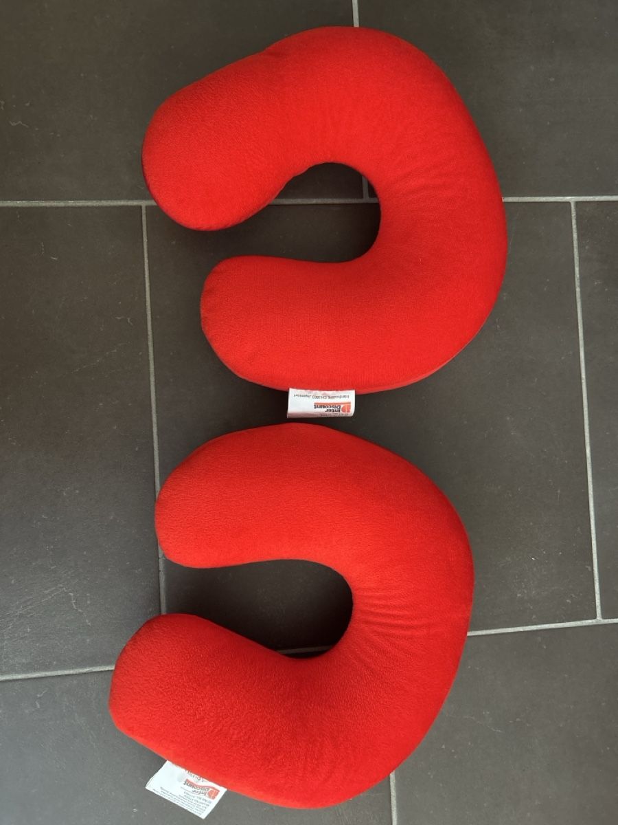 Kissen: 2 Nackenkissen – Gebraucht aus Winterthur von Guizza93