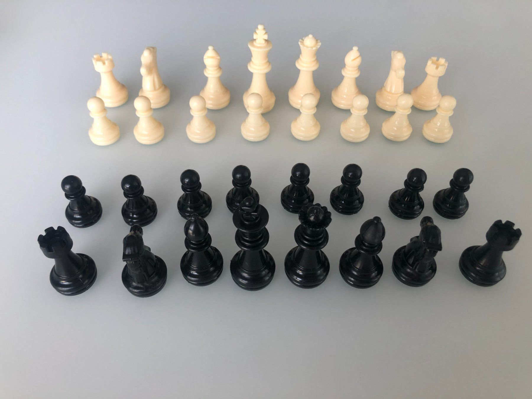 Giochi: Schach Figuren NEU – Usato da Nussbaumen AG venduto da Pika-Shop