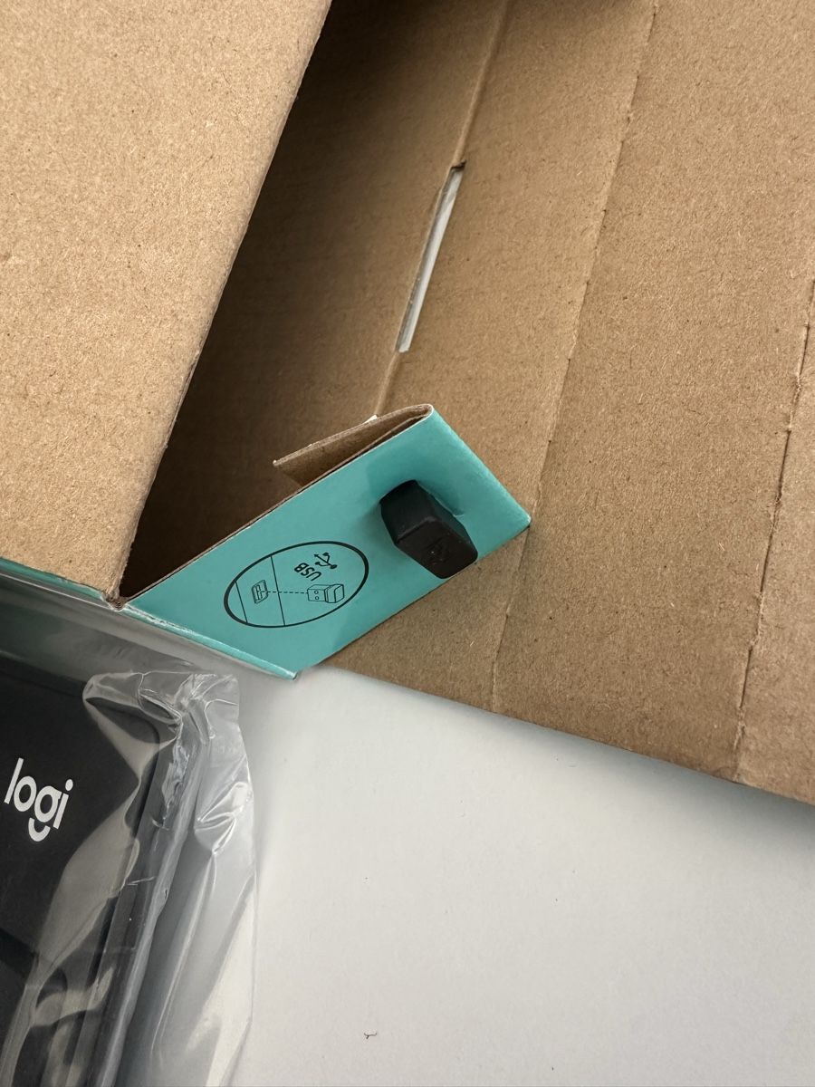 Logitech Tastiere: Logitech MK295: Kabelloses Tastatur-Maus-Set - FR version – Nuovo e nell'imballaggio originale da Muttenz venduto da Tschulietta_105 2