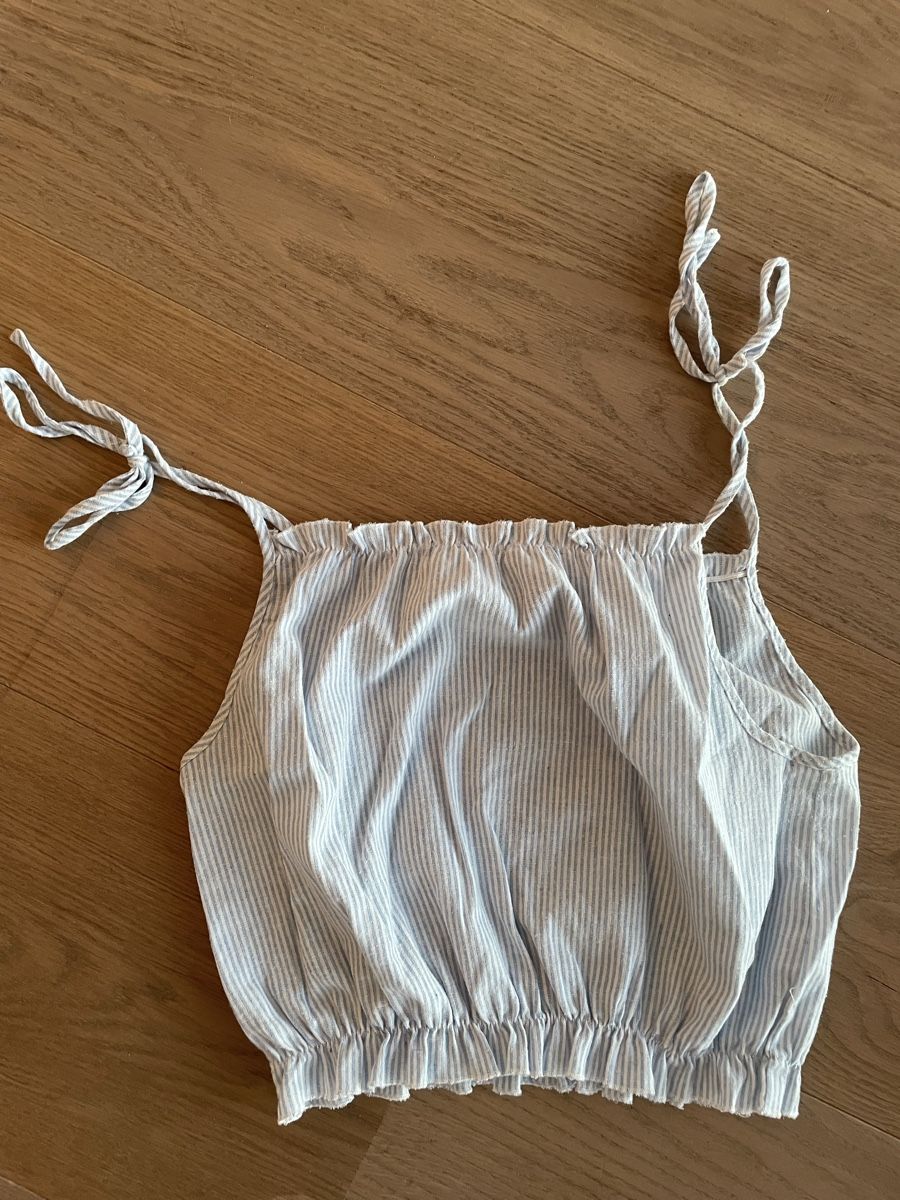 Brandy Melville Top: Süsses Brandy Melville Sommertop – Usato da Muttenz venduto da lil_cs6m 1
