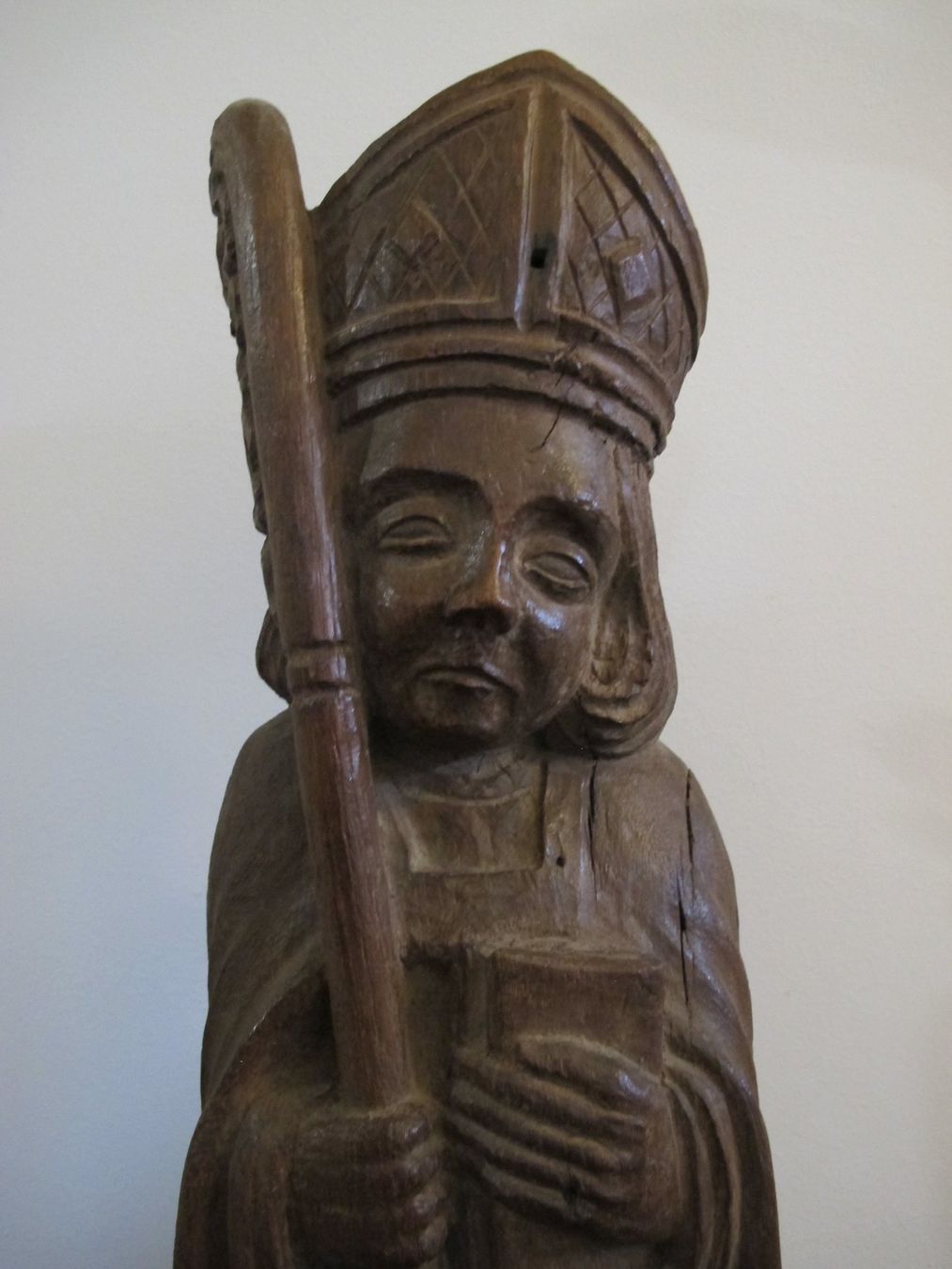 Statuette: heiliger St. Patrick gotische Eichenholz Figur Mitelalter – Usato da Wädenswil venduto da Turusukko 1