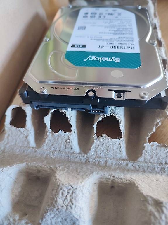 Dischi rigidi: HD Synology Plus Series HAT3300 de 4 To – Nuovo (secondo la descrizione) da Confignon venduto da nar_9q26