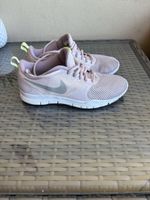 Baskets Nike rose taille 37,5