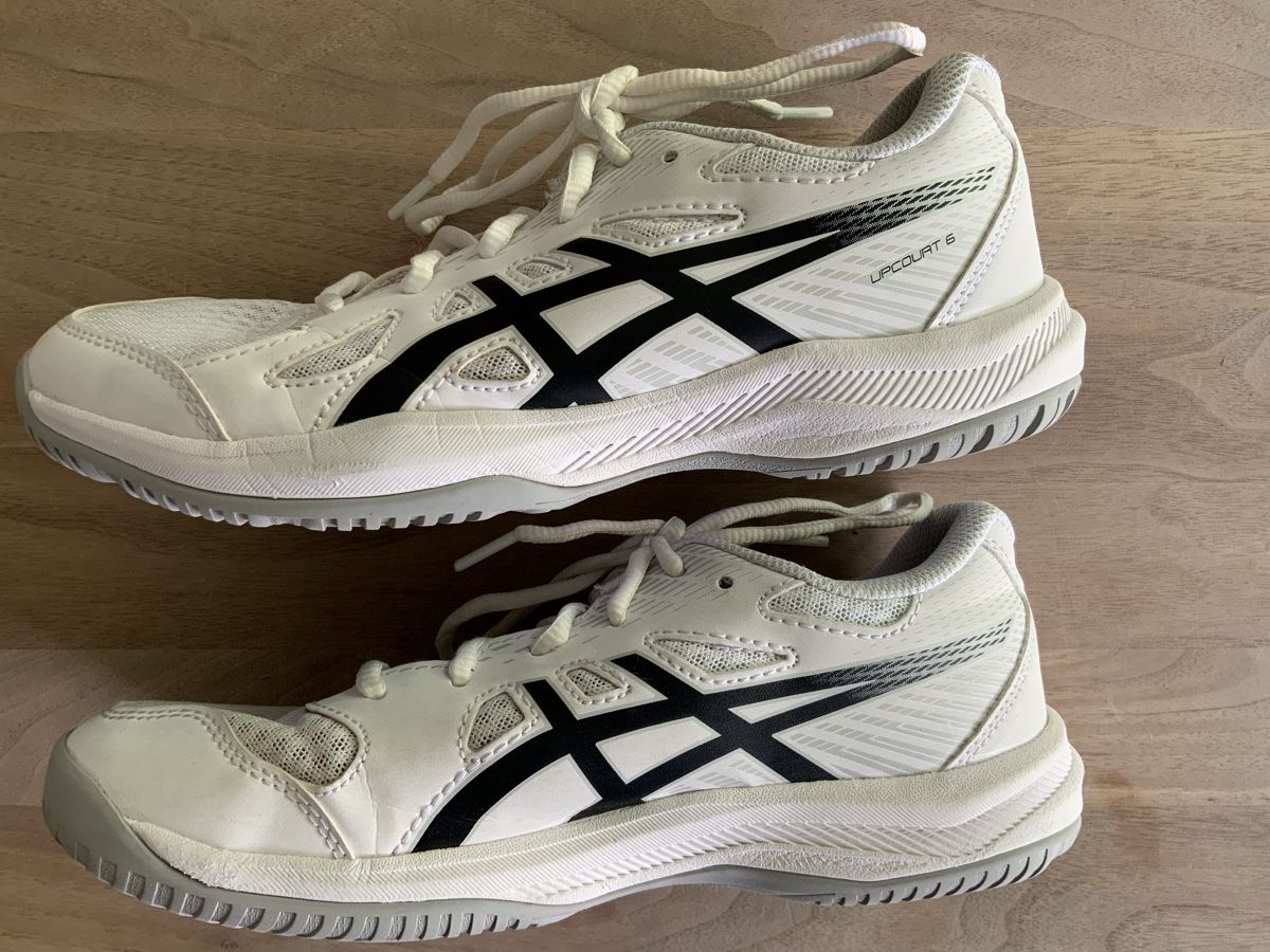 Asics Schuhe für Jungen: Asics UPCOURT 6 Hallenschuhe – Gebraucht aus Magden von Jackevaro
