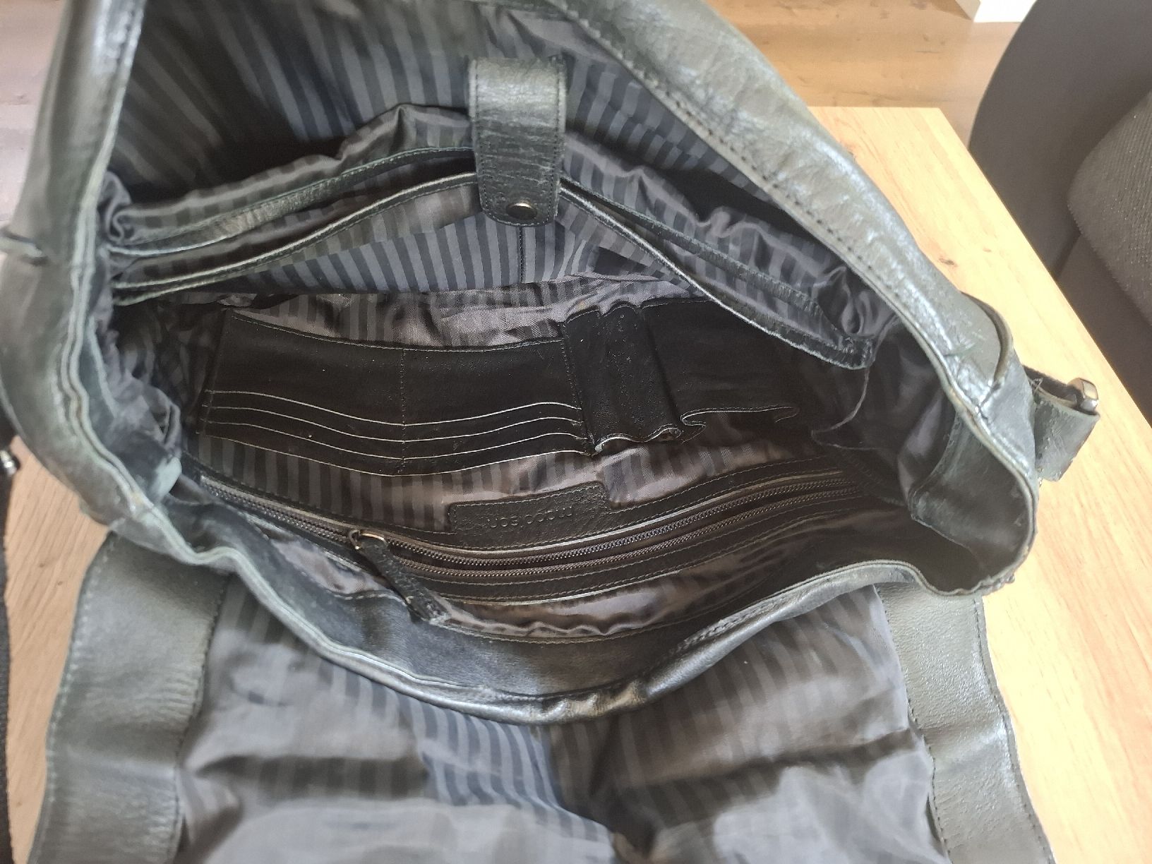 Maddison Taschen: Gepolsterte Leder-Umhängetasche – Gebraucht aus Windisch von kat_7ghj 2