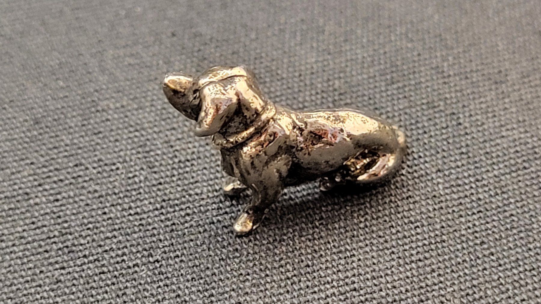 Statuette: Kleiner Metall-Dackel "VIII" – Usato da Basel venduto da spinne02 2