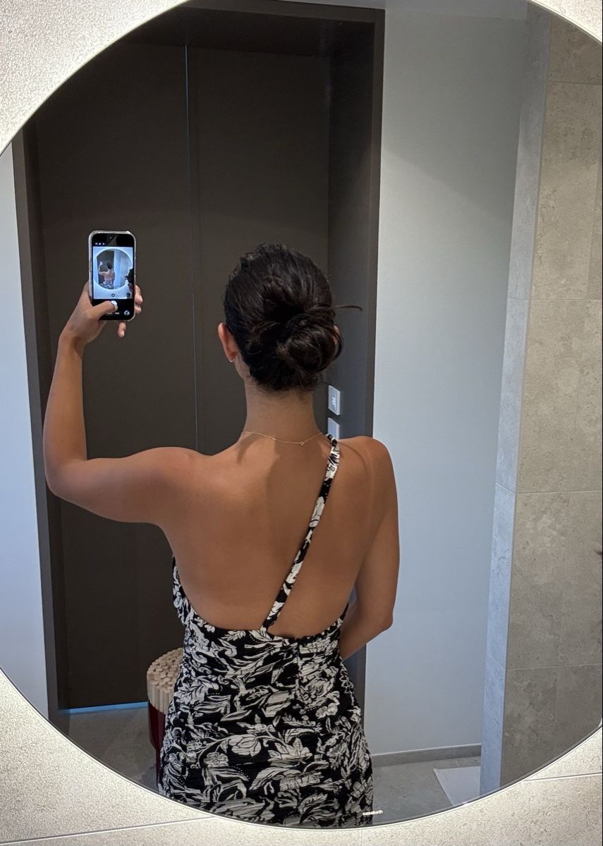 Zara Kleider: One shoulder ruched fabric mini dress – Gebraucht aus La Conversion von chi_td5v 2