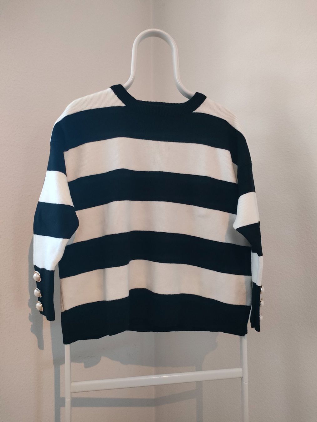 Maglioni & Felpe: Wunderschöner Damen-Pullover mit Knöpfen am Arm – Nuovo (secondo la descrizione) da Dietikon venduto da MJ_Sporting