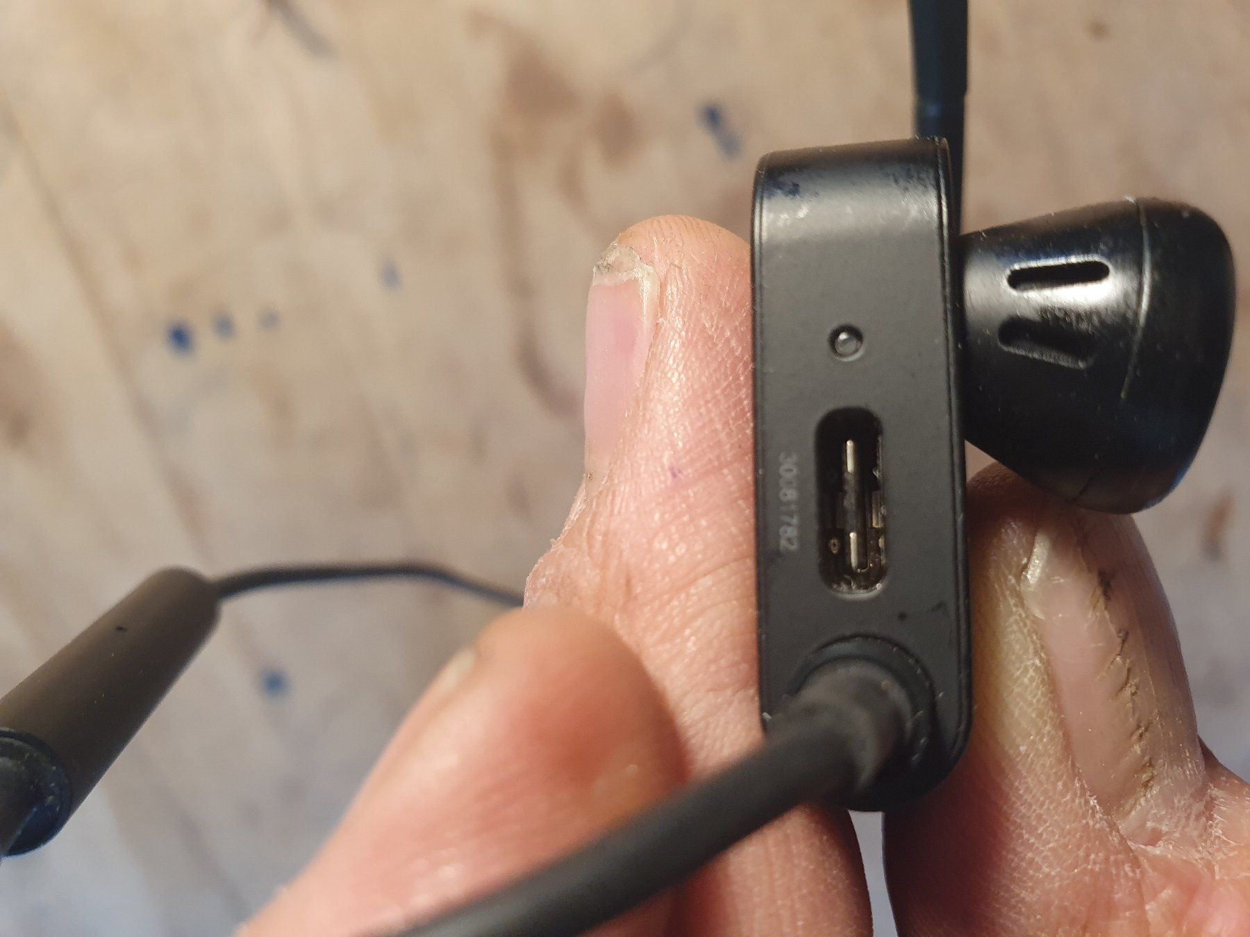 Bang & Olufsen Cuffie: Bang & Olufsen Earset Premium Wireless Earphones – Usato da Zürich venduto da loosebone 5